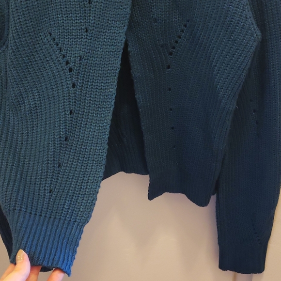 Comfy knit sweater with open lower back slit - Picture 6 of 6